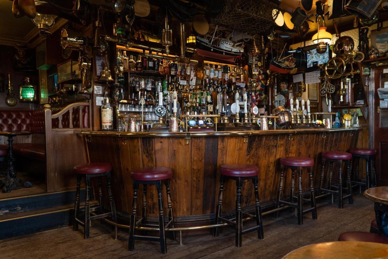 The Olde Ship Inn Seahouses Exterior photo