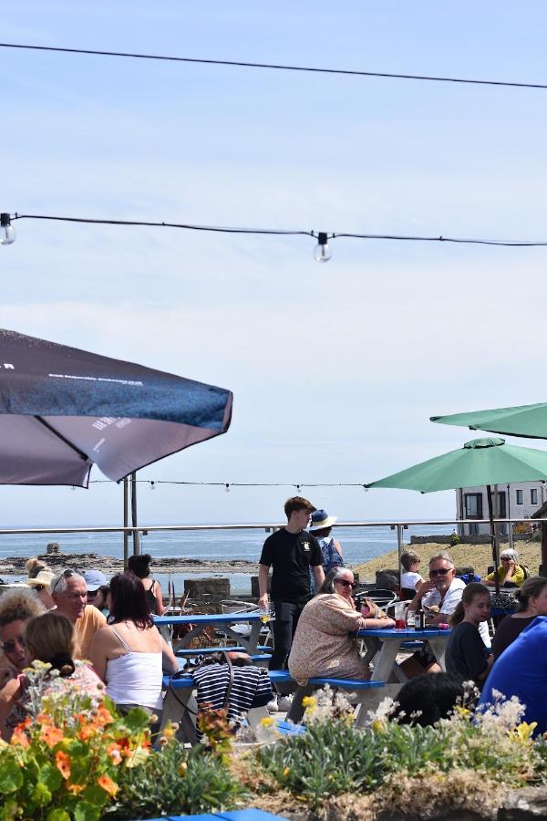 The Olde Ship Inn Seahouses Exterior photo